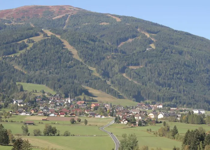 In Lungau With Sauna And Hot Tub 木屋